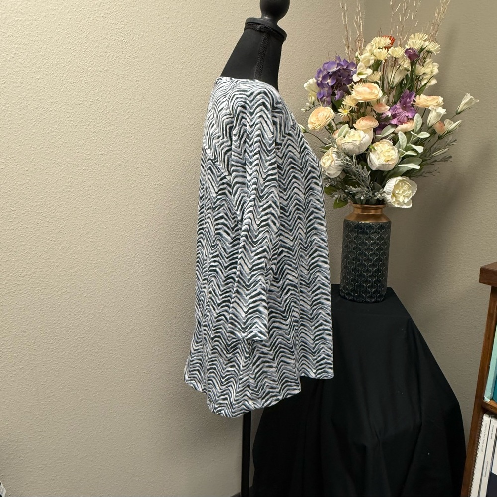 Erin London Zebra Print Tunic Top Medium – 3/4 Sleeve Lightweight Blouse - Picture 2 of 9